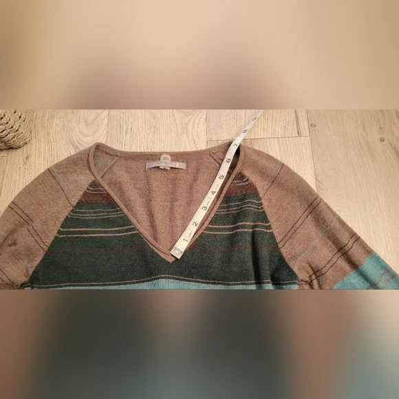 Smartwool Sulawesi Striped Merino Wool Blend Long Sleeve V-Neck Top, Women Small - Picture 5 of 13